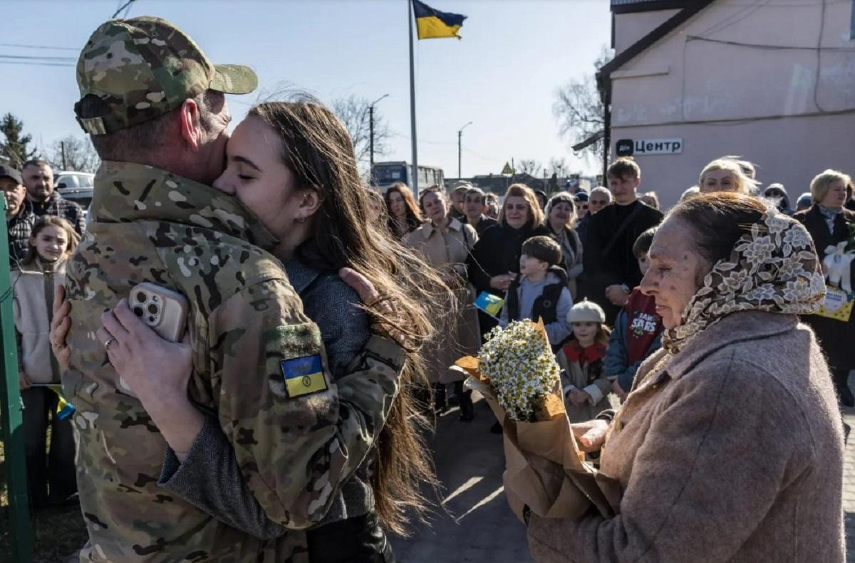 Звільнений з полону боєць розповів, як сприйняв звістку про своє поховання в Україні