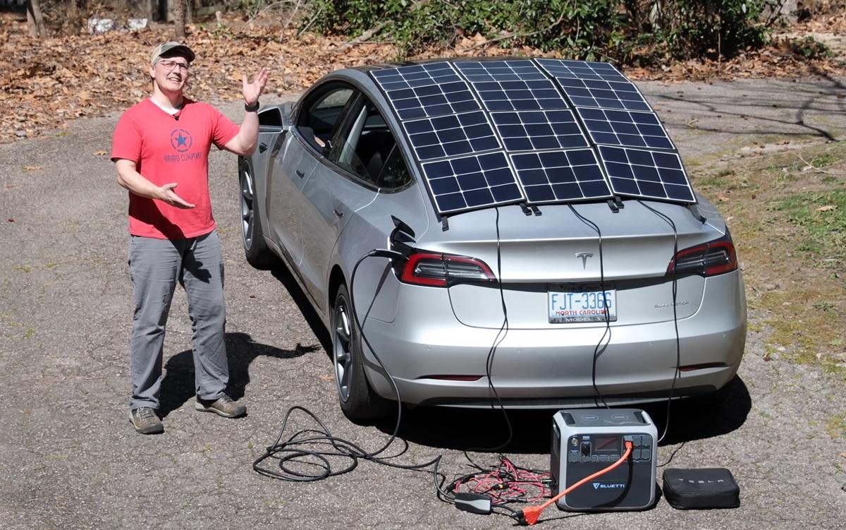 Американець встановив сонячні панелі на Tesla і перевірив, чи збільшиться запас ходу (відео) Американець встановив сонячні панелі на Tesla і перевірив, чи збільшиться запас ходу (відео)