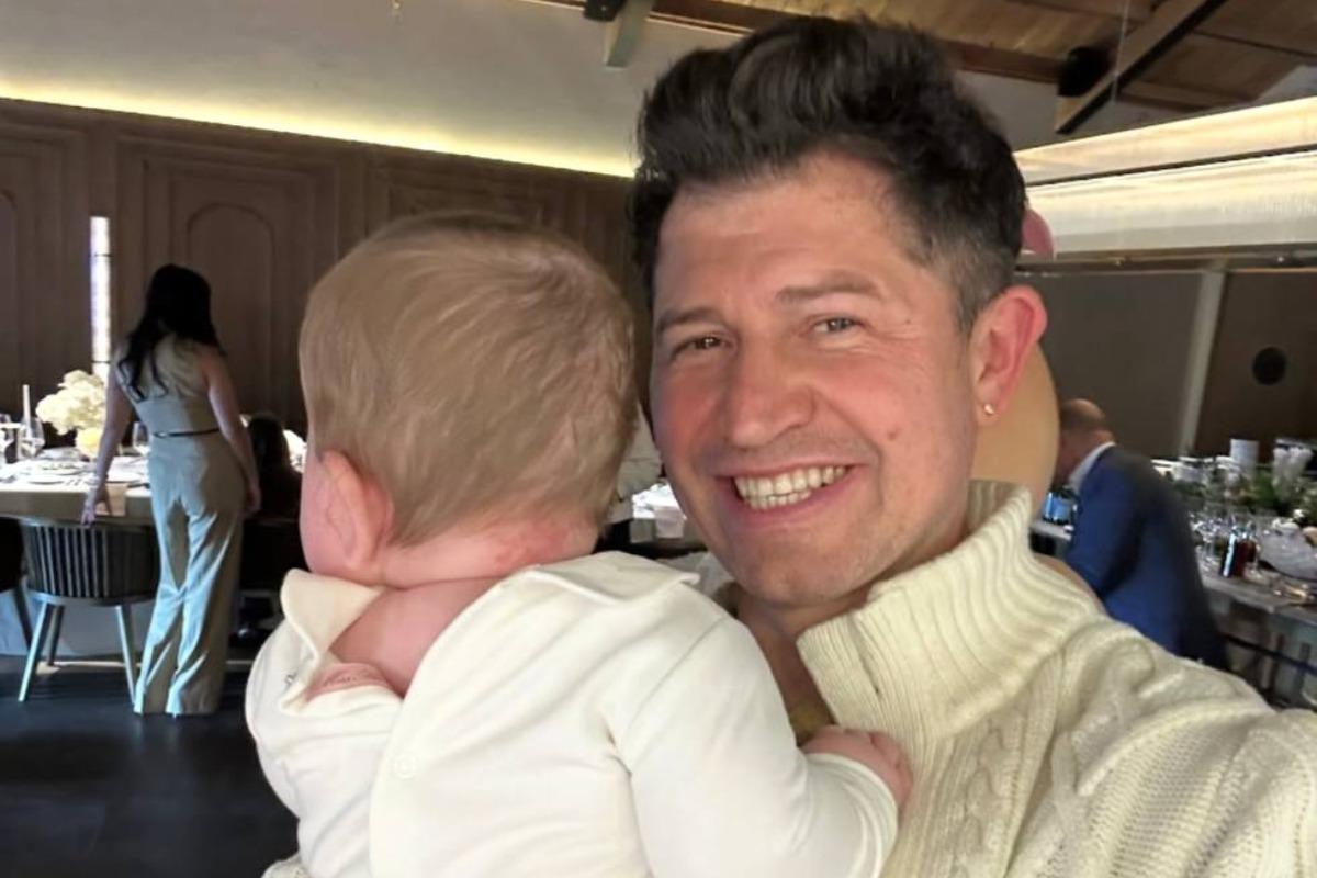 Джеджула показал свою 9-месячную дочь и поздравил её с праздником (видео) Джеджула показал свою 9-месячную дочь и поздравил её с праздником (видео)