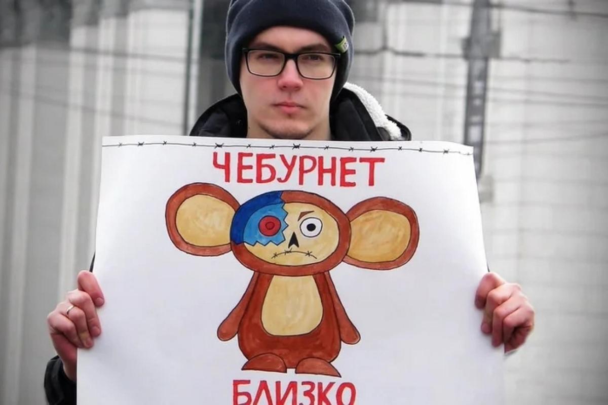 РФ поглинули цифрові 90-ті: люди взялись за рації, пейджери та бояться 'залізної завіси'