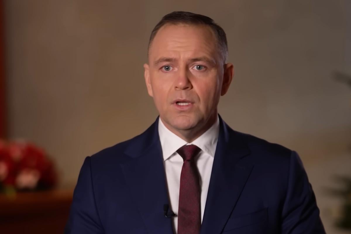 Навроцкий заявил о поддержке украинской армии, но вспомнил о 'флагах Бандеры' Навроцкий заявил о поддержке украинской армии, но вспомнил о 'флагах Бандеры'