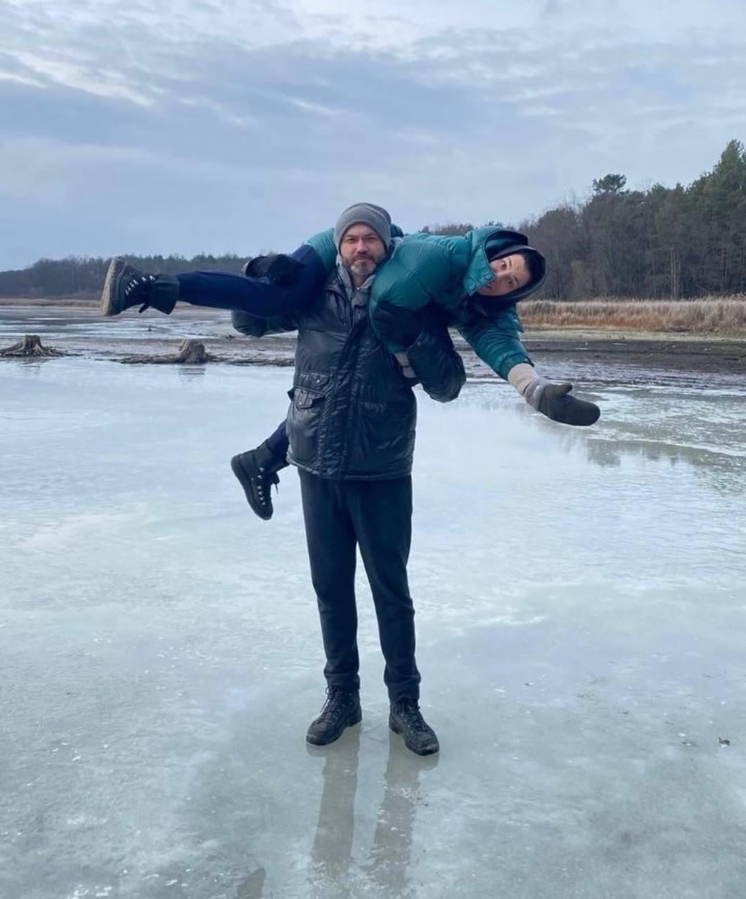 Ефросинина публично обратилась к своему мужу-военному: 'Горжусь' Ефросинина публично обратилась к своему мужу-военному: 'Горжусь'