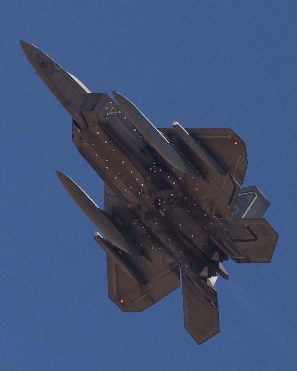 З’явилися якісні фото винищувача F-22 'Raptor 2.0', що отримав принципово нові можливості З’явилися якісні фото винищувача F-22 'Raptor 2.0', що отримав принципово нові можливості