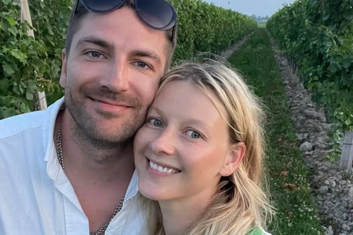 Грешнова ответила на слухи о том, что ее муж живет за границей