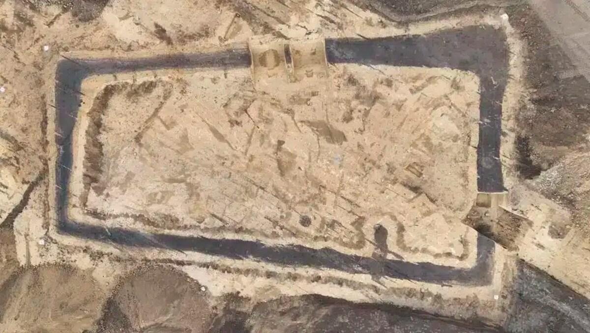 Археологи виявили усередині доісторичної гробниці таємничий підземний тунель