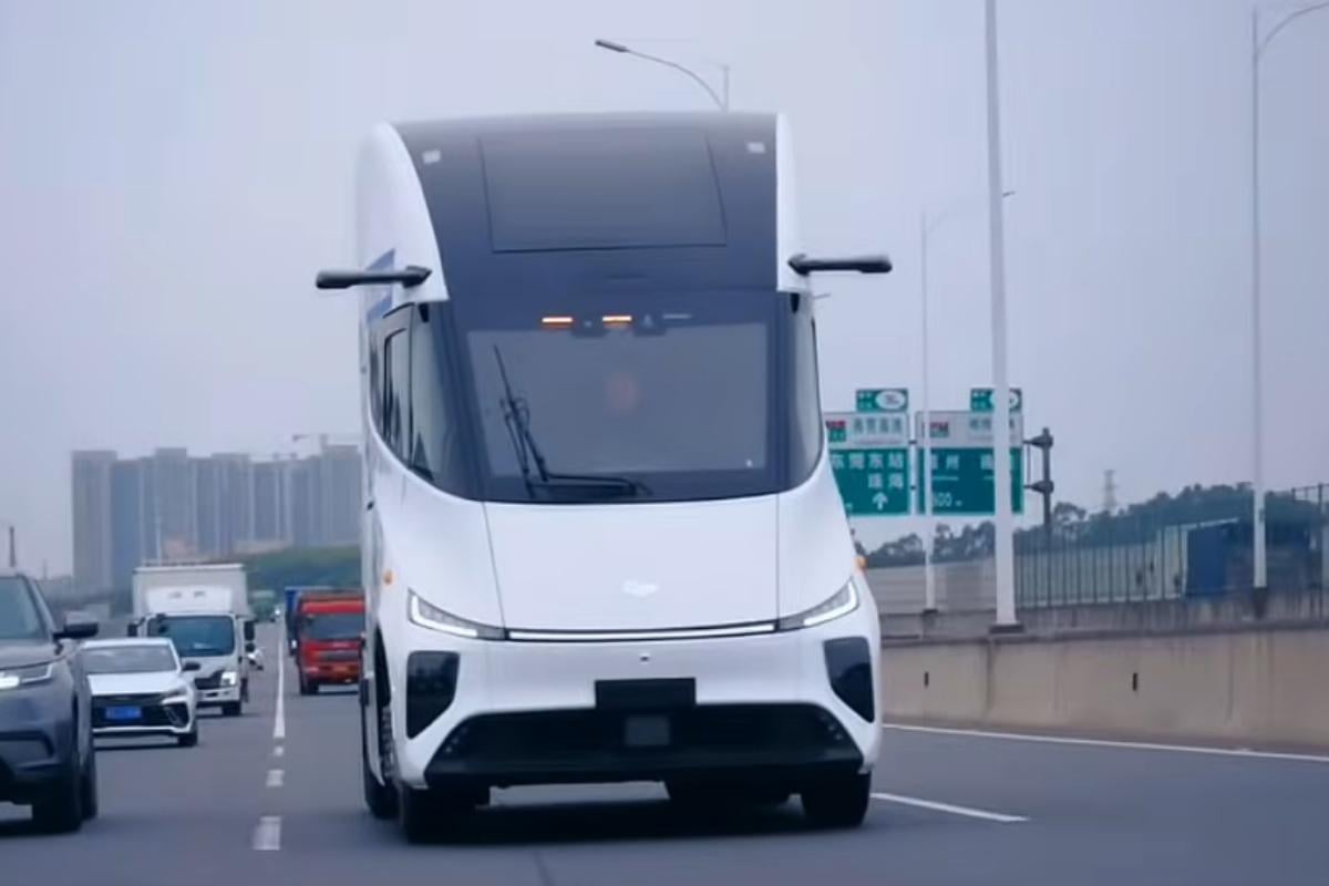 У Tesla Semi з'явився китайський 'двійник', який уже виходить на світовий ринок