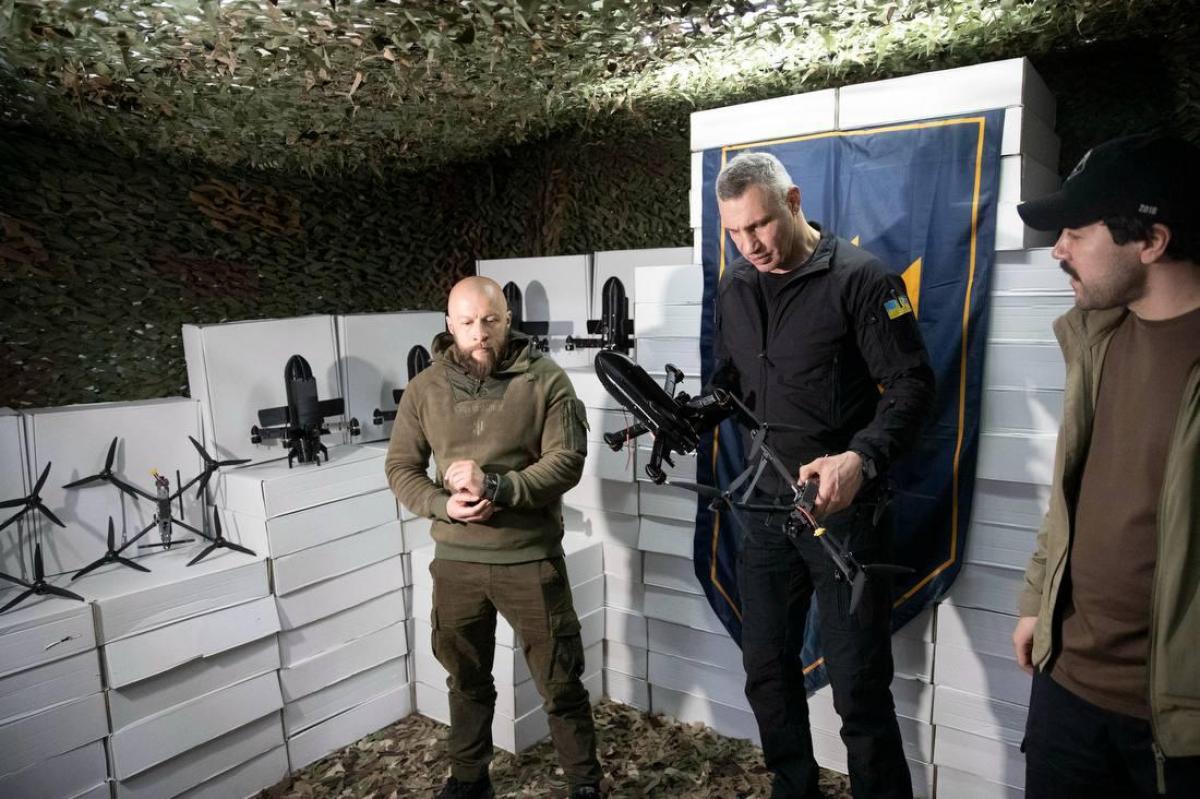 Столична громада передала бійцям 3 армійського корпусу 5000 FPV-дронів, - Кличко
