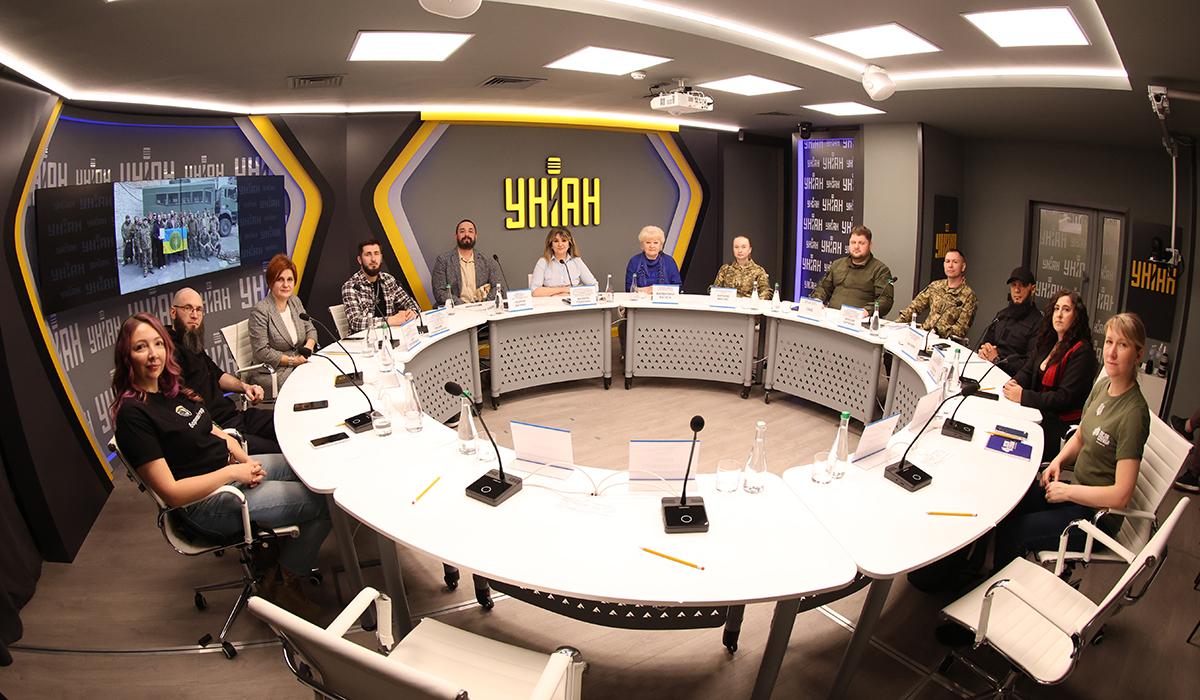 Або  ти  у війську, або -  для війська: об’єднати зусилля держави і громади для наближення перемоги (відео)