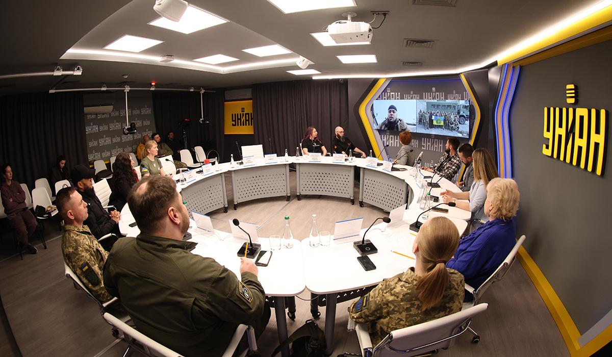 Або  ти  у війську, або -  для війська: об’єднати зусилля держави і громади для наближення перемоги (відео)