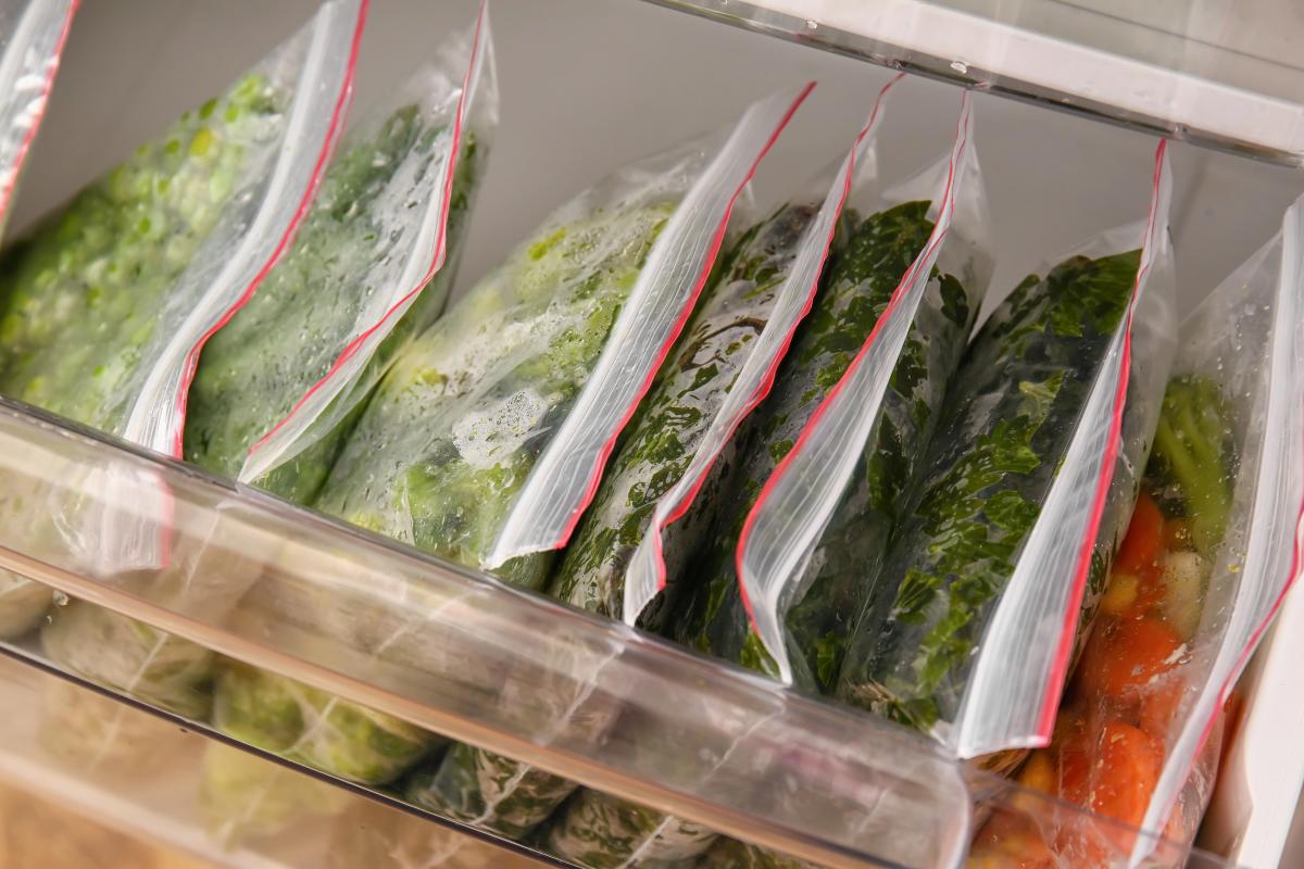 Как правильно заморозить зелень на зиму, чтобы она сохранила свой аромат и форму