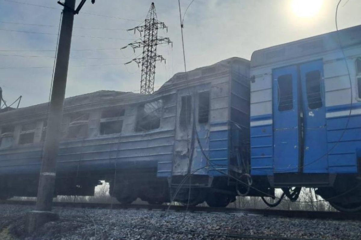 Неадекватное решение: эксперт раскритиковал остановку поездов посреди пути во время тревог