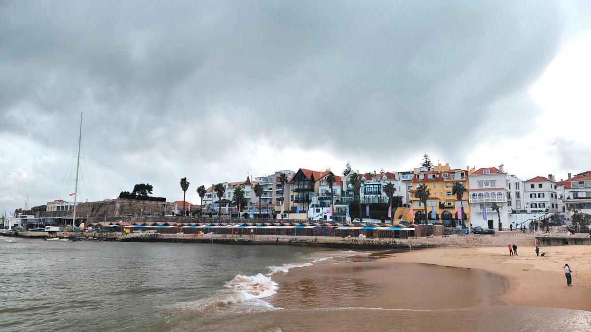 Кашкайш: затишний пляжний курорт в Португалії, де можна зазирнути в пащу Диявола Кашкайш: затишний пляжний курорт в Португалії, де можна зазирнути в пащу Диявола