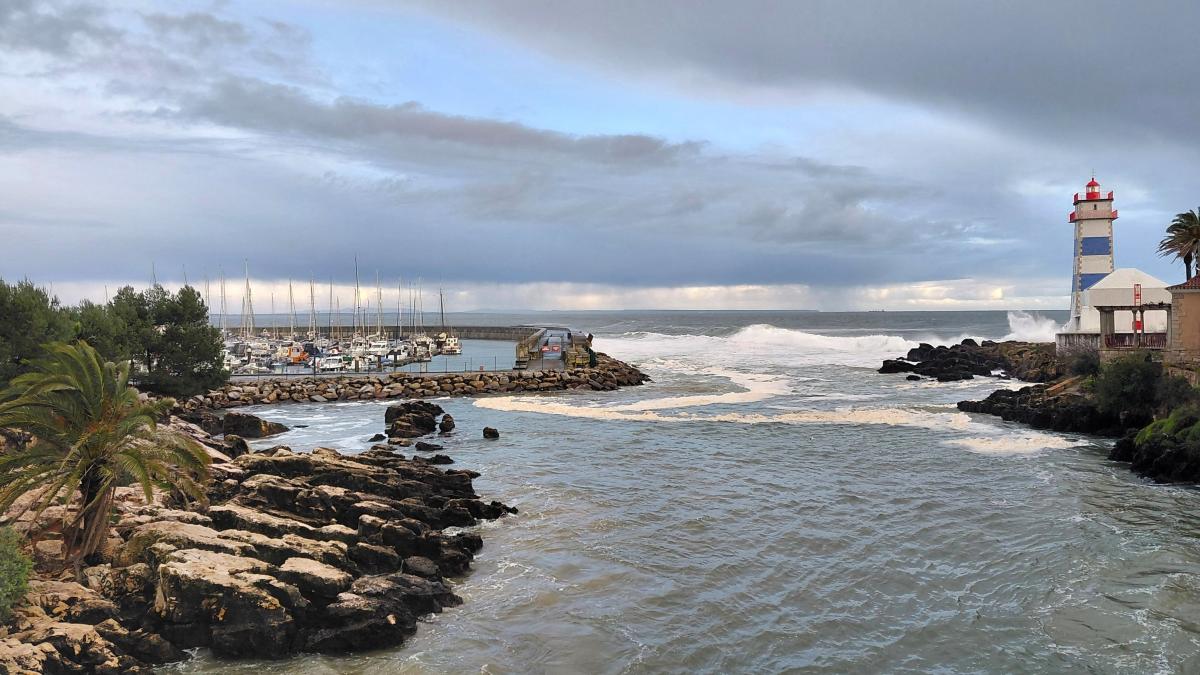 Кашкайш: затишний пляжний курорт в Португалії, де можна зазирнути в пащу Диявола Кашкайш: затишний пляжний курорт в Португалії, де можна зазирнути в пащу Диявола