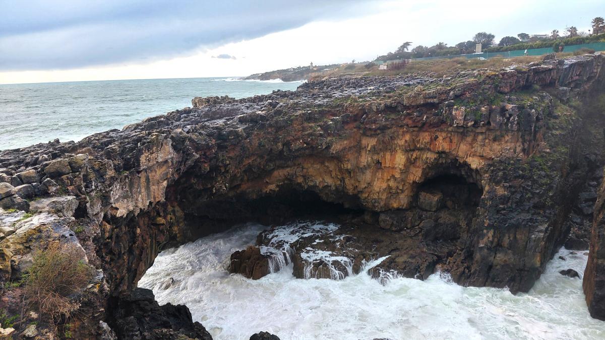 Кашкайш: затишний пляжний курорт в Португалії, де можна зазирнути в пащу Диявола Кашкайш: затишний пляжний курорт в Португалії, де можна зазирнути в пащу Диявола