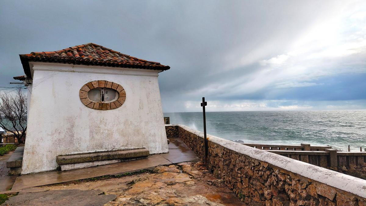 Кашкайш: затишний пляжний курорт в Португалії, де можна зазирнути в пащу Диявола Кашкайш: затишний пляжний курорт в Португалії, де можна зазирнути в пащу Диявола