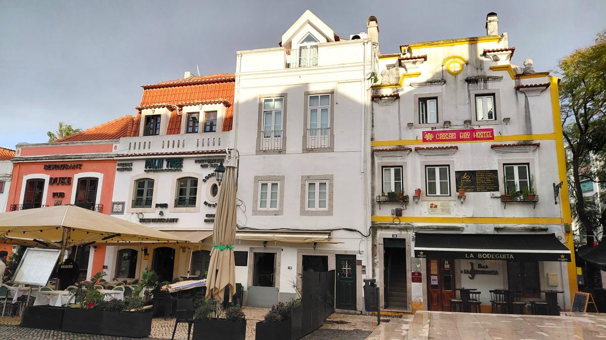 Кашкайш: затишний пляжний курорт в Португалії, де можна зазирнути в пащу Диявола Кашкайш: затишний пляжний курорт в Португалії, де можна зазирнути в пащу Диявола