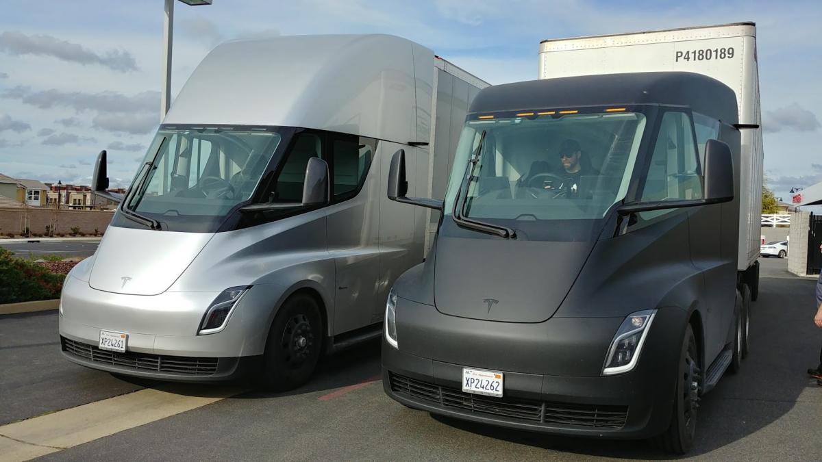 Ведучий протестував Tesla Semi з пробігом 1,6 мільйона кілометрів: його вердикт здивував