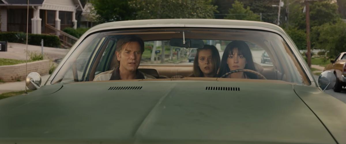 Вышел трейлер фильма ужасов 'Конец Дубовой улицы' с Энн Хэтэуэй и Юэном Макгрегором