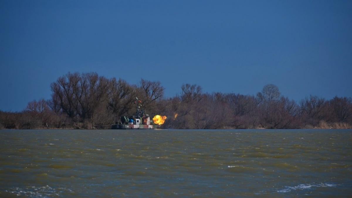 У мережу 'злили' фото 50-річного українського бронекатера: на що звернули увагу фахівці У мережу 'злили' фото 50-річного українського бронекатера: на що звернули увагу фахівці