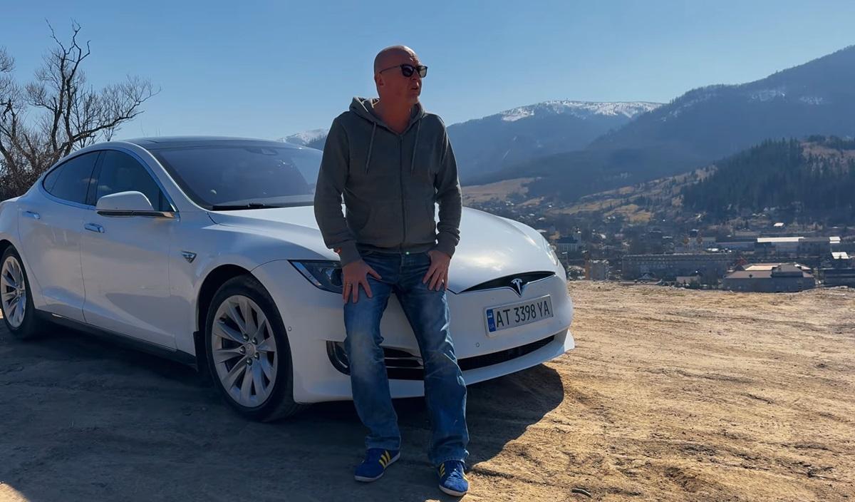Чоловік проїхав понад 350 км на Tesla Україною, щоб перевірити запас ходу електромобіля