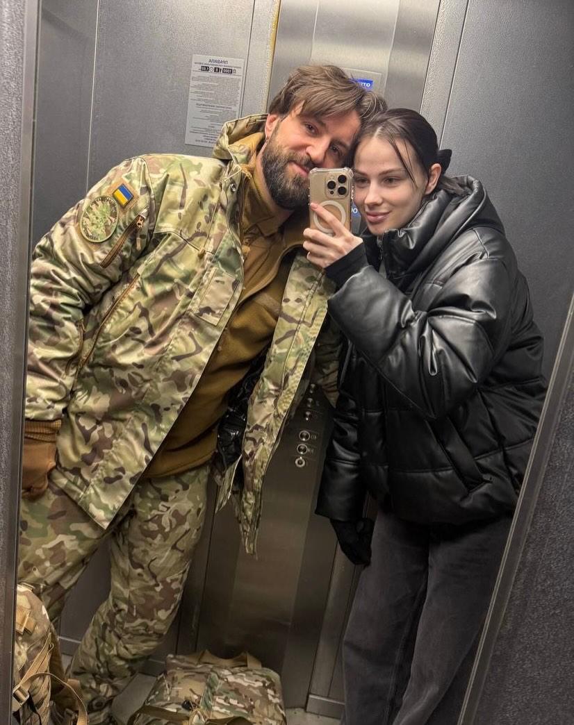 Победитель 'Холостячки' со Златой Огневич впервые показал свою возлюбленную (фото) Победитель 'Холостячки' со Златой Огневич впервые показал свою возлюбленную (фото)