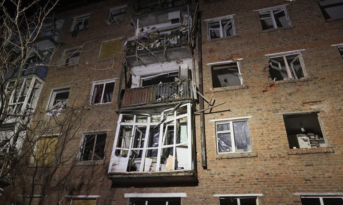 Росіяни ударили по кількох областях, є руйнування та поранені (фото) Росіяни ударили по кількох областях, є руйнування та поранені (фото)
