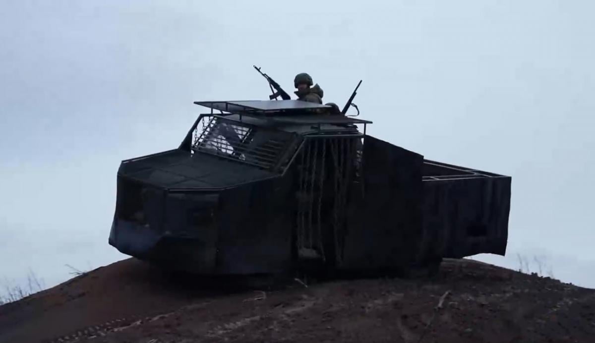 Российской армии передали вездеходы с защитой от FPV: изменят ли они ситуацию на фронте
(видео)