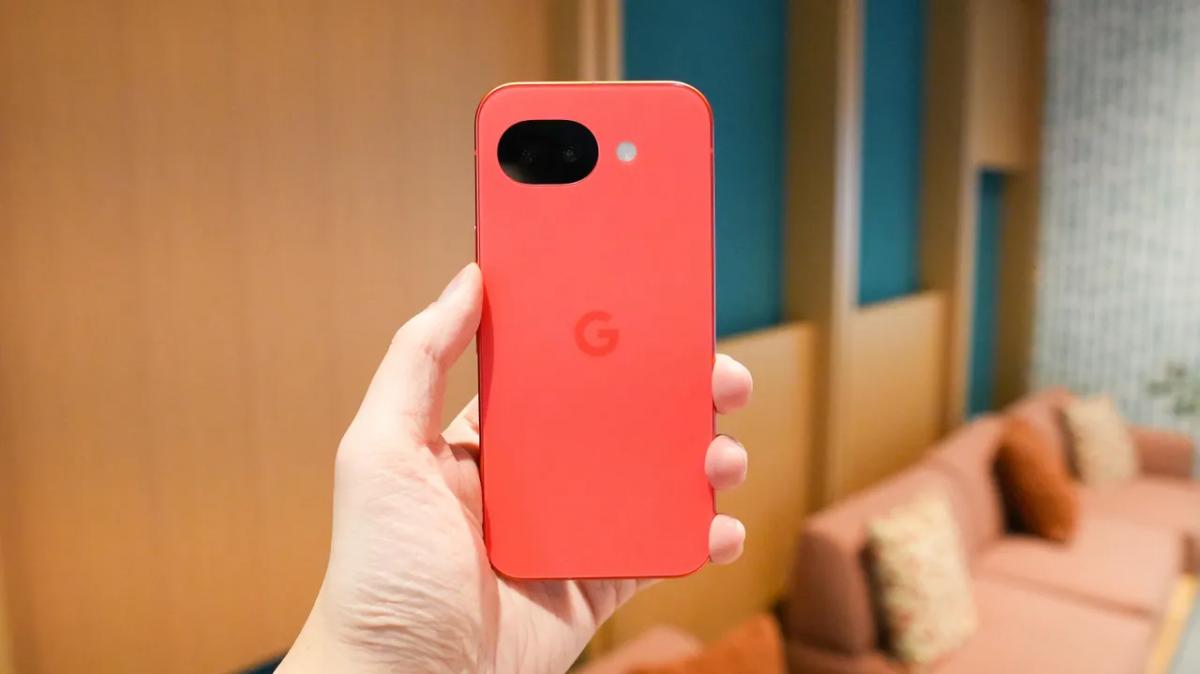 Експерт порівняв бюджетні смартфони Apple, Samsung та Google – і обрав найкращий Експерт порівняв бюджетні смартфони Apple, Samsung та Google – і обрав найкращий