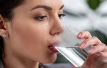 У 4 лікарів запитали, чи допомагає гаряча вода схуднути, всі вони відповіли однаково