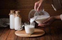 Магазинне молоко не псується місяцями: з чого його роблять і чи можна його пити
