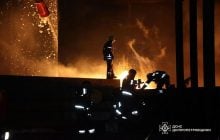 В Днепропетровской области возник большой пожар на объекте инфраструктуры из-за удара россиян (фото)