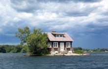 Один дом и одно дерево: где находится самый маленький обитаемый остров в мире