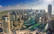 "Буду ходить на терапию": тысячи туристов застряли в Дубае и вынуждены влезать в долги