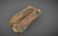 Чоловік роками підпирав сарай каменем, який виявився 3000-річним артефактом