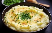 Пюре вийде пухким і без грудочок: що додати в самому кінці