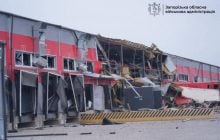 Росіяни завдали удару по терміналу "Нової пошти" у Запоріжжі: багато поранених (фото)