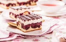 Потрясающий творожный торт с вишней: станет любимым десертом на любой праздник