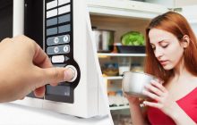 Деякі продукти можуть через це вибухнути: що краще не розігрівати в мікрохвильовці