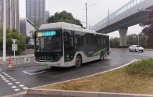 Тягне автобус з 54 пасажирами: Китай виготовив матеріал, який у 10 разів міцніший за сталь