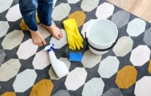 Килим обробили дешевим засобом на 30 хвилин, не знімаючи з підлоги: став як новий