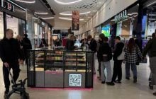 "Норма" вихідного дня: підлітки масово купують вейпи у столичному ТРЦ