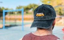 Не просто мода: що означає носити кепку задом наперед