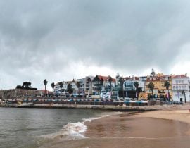 Кашкайш: уютный пляжный курорт в Португалии, где можно заглянуть в пасть Дьявола