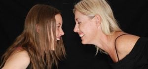 Почему некоторые родители не могут перестать помогать взрослым детям: пояснение психологов