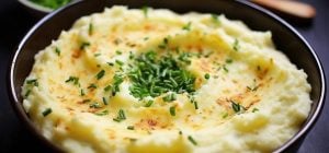 Пюре будет пышным и без комочков: что добавить в самом конце