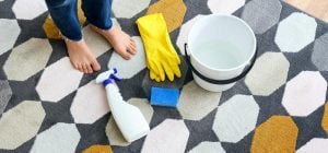 Килим обробили дешевим засобом на 30 хвилин, не знімаючи з підлоги: став як новий