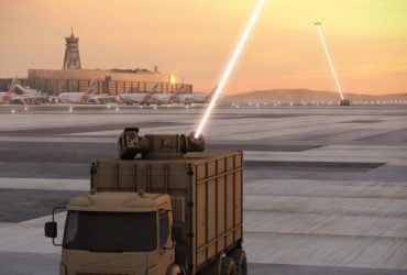 Лазери та мікрохвильова зброя: Forbes про рецепт боротьби з дронами наступного покоління