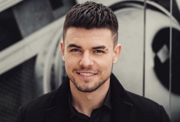 Известный украинский певец показал, как выглядел в студенческие годы (фото)