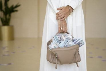 Сколько налички и золота можно провезти через границу: когда не выпустят просто так