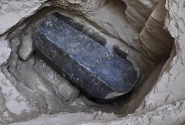 В Египте открыли огромный 27-тонный герметично закрытый саркофаг: что в нем нашли